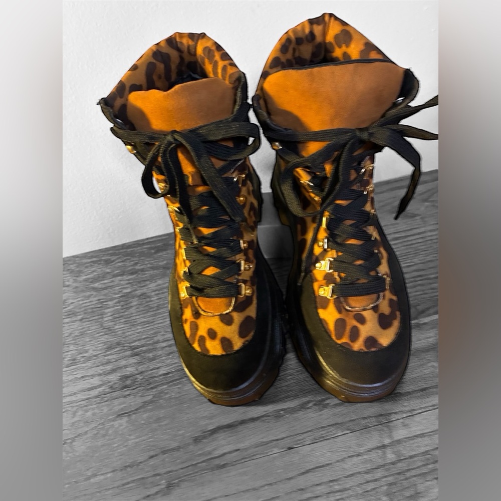 BAMBOO Elegant Black and Gold Footwear - Picture 7 of 11